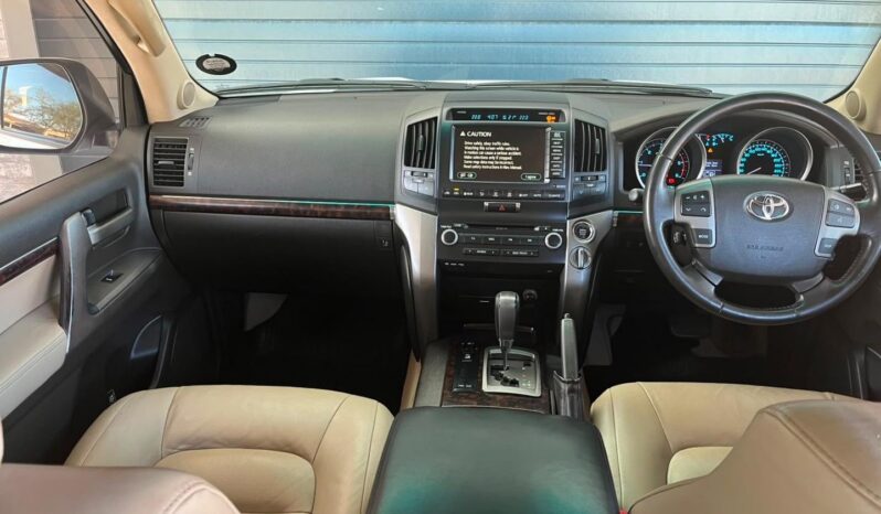 2009 Toyota Land Cruiser 200 4.5D-4D VX full