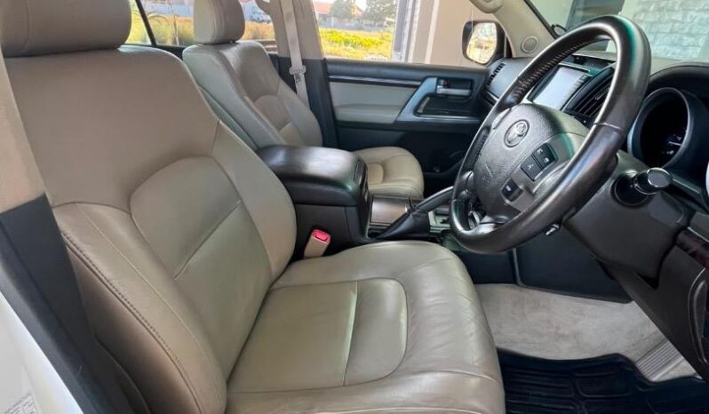 2009 Toyota Land Cruiser 200 4.5D-4D VX full